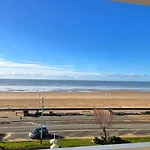 Appartement 2 Chambres - Spacieux, Face Mer, Parking Prive - Fr-1-323-333