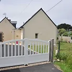 Maison Avec Wifi, Jardin Clos Et Terrasse, A 500M De La Mer Et Du Gr34, Ile Grande - Fr-1-368-13
