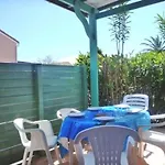 Charmante Maison Proche Plage Avec Parking Prive Et Terrasse - Fr-1-387-84