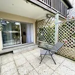 Studio Avec Terrasse Plein Sud - Residence Le Fenil Avenue De Verdun A Cabourg