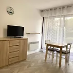 Studio Avec Terrasse Plein Sud - Residence Le Fenil Avenue De Verdun A Cabourg