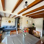 Appartement 58 M2 Avec Piscine Interieure Vue Montagne Centre Village , Parking Prive