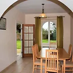 Maison Bretonne Renovee Avec Wifi Et Jardin Clos A Landrellec Ref 249
