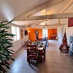 Charmante Maison, Idealement Situee