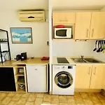 Studio Cabine Climatise Proche Plage Et Loisirs Avec Piscine - Fr-1-723-112