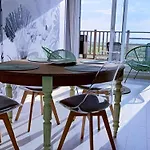 Appartement Avec Terrasse Et Parking Privatif, Proche Commerces - Fr-1-675-28