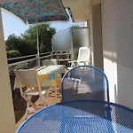 Royan : T2 Cosy Avec Terrasse, Proche Plage Et Commerces, Parking Prive - Fr-1-71-63