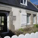 Maison Bretonne Avec Une Jolie Cour Fermee Et Fleurie Avec Wifi A Trebeurden - Ref 679