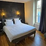 Au Loup Historic Apartments