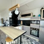 Superbe T3 Avec Terrasse, Parking Prive Et Wifi - Fr-1-338-545