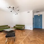 Appartement Haussmannien Pres Des Halles Et De La Gare - Sur Cour - Calme