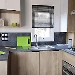 Bungalow Charmant, Saint-Julien-En-Born, Piscine Partagee