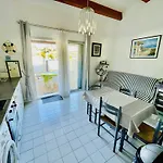 Villa Cap D'Agde : Plage A Pied, Piscine, Parking, Terrasse - Fr-1-723-140