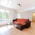 Appartement T3 Avec Balcon, Parking Privatif, Proches Commerces - Fr-1-409-258
