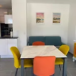 Ref 256 - Larmor-Plage T2 En Rdc Plein Bourg Avec Terrasse Sur Rue Principale Et Parking