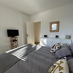 Superbe T2 Avec Balcon Et Parking, Idealement Situe A Arcachon - Fr-1-374-200