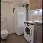 Belle Chambre Privee Avec Douche Et Toilette Independantes Dans Une Magnifique Villa