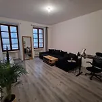 Grande Chambre Dans Un Grand Appartement A Partage, Au Centre De Marseille
