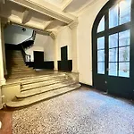 Centre Historique Les Toit Du Moco