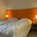 Appartement Avec Piscine, Wifi, A 50M De La Plage De Trestraou - Perros-Guirec - Fr-1-368-403