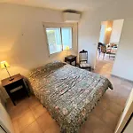 Bel Appartement Avec Jardin A Seulement 50 M De La Plage Et De Sanary.Climatisation