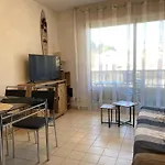 Appartement T1 Avec Terrasse, Tout Equipe, Proche Commodites A Balaruc-Les-Bains - Fr-1-553-239