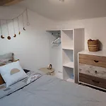 Lodge 2 Etoiles La Tete Dans Les Pins Les Pieds Dans L Eau