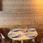 Val Thorens : Appartement 4 Pers Renove Avec Balcon, Local A Ski, Au Pied Des Pistes - Fr-1-637-70