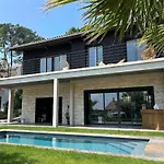 Villa Luxueuse Avec Piscine Et Vue Lac