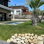 Villa Luxueuse Avec Piscine Et Vue Lac