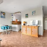 Appartement 2 Chambres, Loggia, Piscine, Parking.