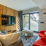 Appartement De Standing Avec Wi-Fi, Garage, Terrasse Et Acces Direct Aux Pistes A Val-D'Isere - Fr-1-694-348