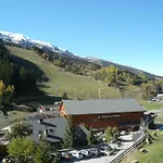 Appart. Ensoleille Skis Aux Pieds A Meribel Avec Parking, Cheminee - Fr-1-411-937