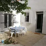 Villa Au Calme Avec Exterieur Et Parking Gratuit Aux Portes D'Aix Et Marseille Emplacement Ideal