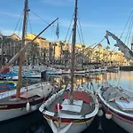 T2 Tout Confort Et Moderne, Climatise Avec Balcon Et Parking, A 10 Min Du Port Et De La Plage