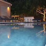 Un Paradis Avec Piscine Au Coeur Du Village