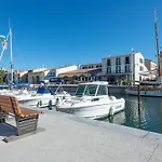 Charmante Maison Mitoyenne Avec Terrasse, 2 Chambres Pour 5 Pers, En Plein Centre De Marseillan Plage - Fr-1-387-130