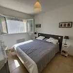 Villa Club 2 Chambres Avec Grande Terrasse Dans Residence De Vacances