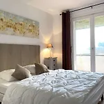 Appartement Vue Sur Mer Avec Terrasse, Plage De Trestraou A Perros-Guirec - Ref 861