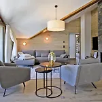 Appartement Renove Avec Ski Aux Pieds, 4 Chambres Et Prestations Incluses A Courchevel - Fr-1-613A-29