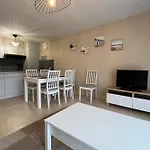 Pleasant Apartment For 6 People With Parking Space