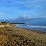 Maison Familiale Avec Jardin Clos, A 400M De La Plage Et Proche Commerces, La Tranche-Sur-Mer - Fr-1-22-235
