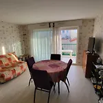 Appartement T2 : Grande Terrasse Equipee, Parking, A 200M De La Mer Et 400M De La Plage - Fr-1-92-735