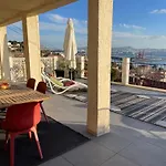 Superbe Terrasse Avec Vue Panoramique Sur La Mer