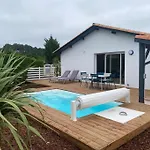 Maison Mitoyenne Chaleureuse Avec Piscine Chauffee