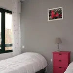 525 - A Erquy, Dans Cet Immeuble, Situe A 300M Du Centre Et 200M De La Plage