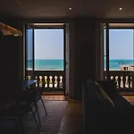 Horizon Keyweek Beachfront Duplex With Parking In Biarritz Center