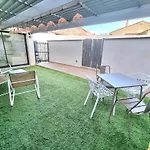 Studio Moderne Avec Jardin Cote Bleue
