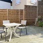663 - Maison Individuelle Avec Un Exterieur, Situee En Plein Coeur Du Centre-Ville D'Erquy
