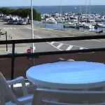 Arcachon : Appartement T2 Avec Balcon Et Parking, A Deux Pas Des Plages De L'Aiguillon - Fr-1-433-66